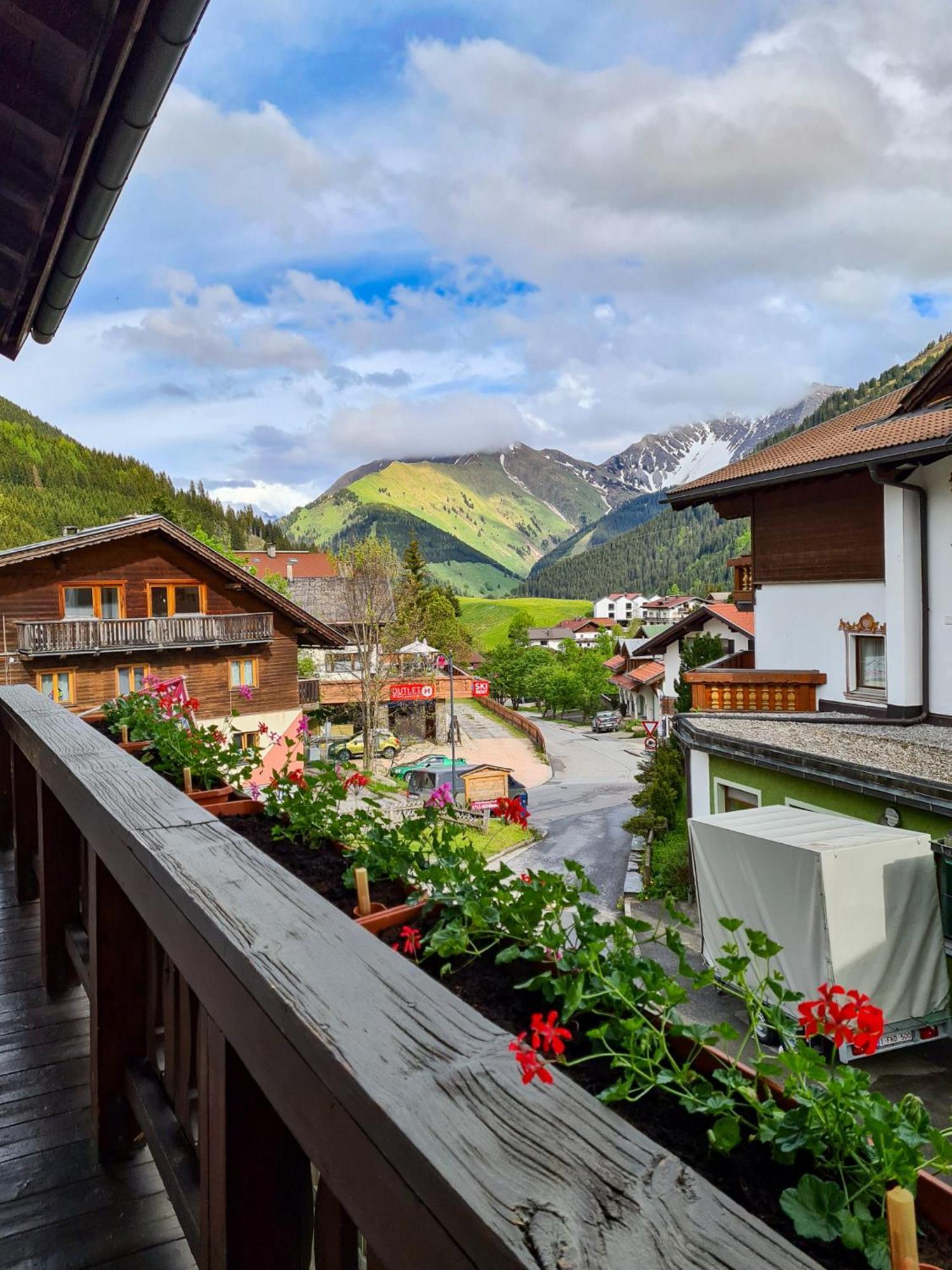Haus Daheim Panzió Berwang Kültér fotó