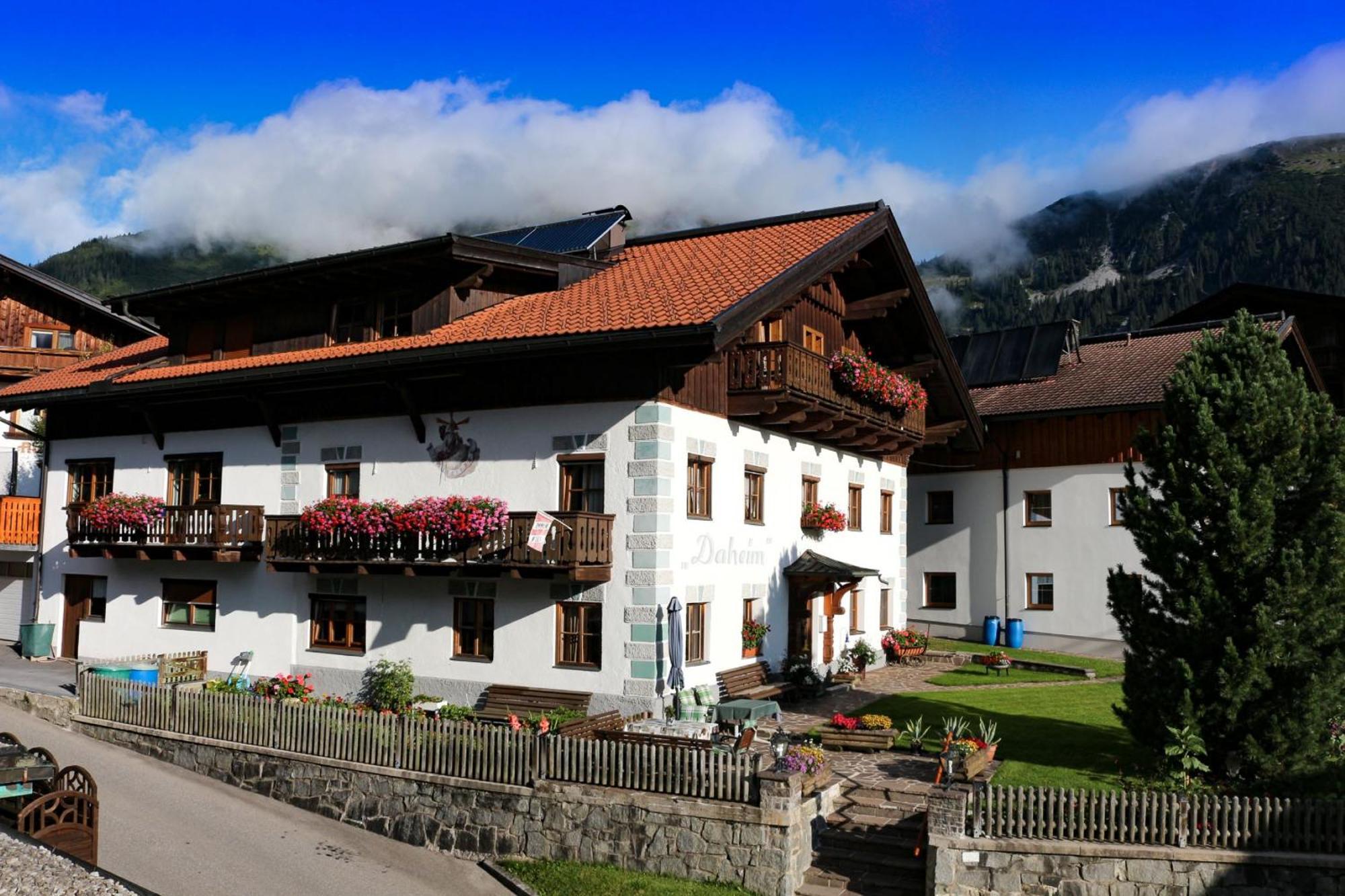 Haus Daheim Panzió Berwang Kültér fotó